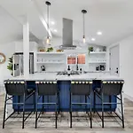 Luxe Home W Pool & Firepit, Bachelorette Friendly
