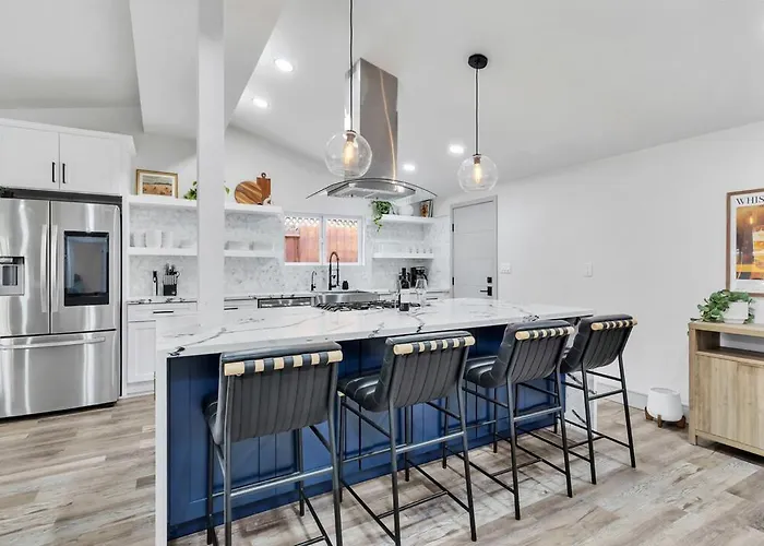 Luxe Home W Pool & Firepit, Bachelorette Friendly