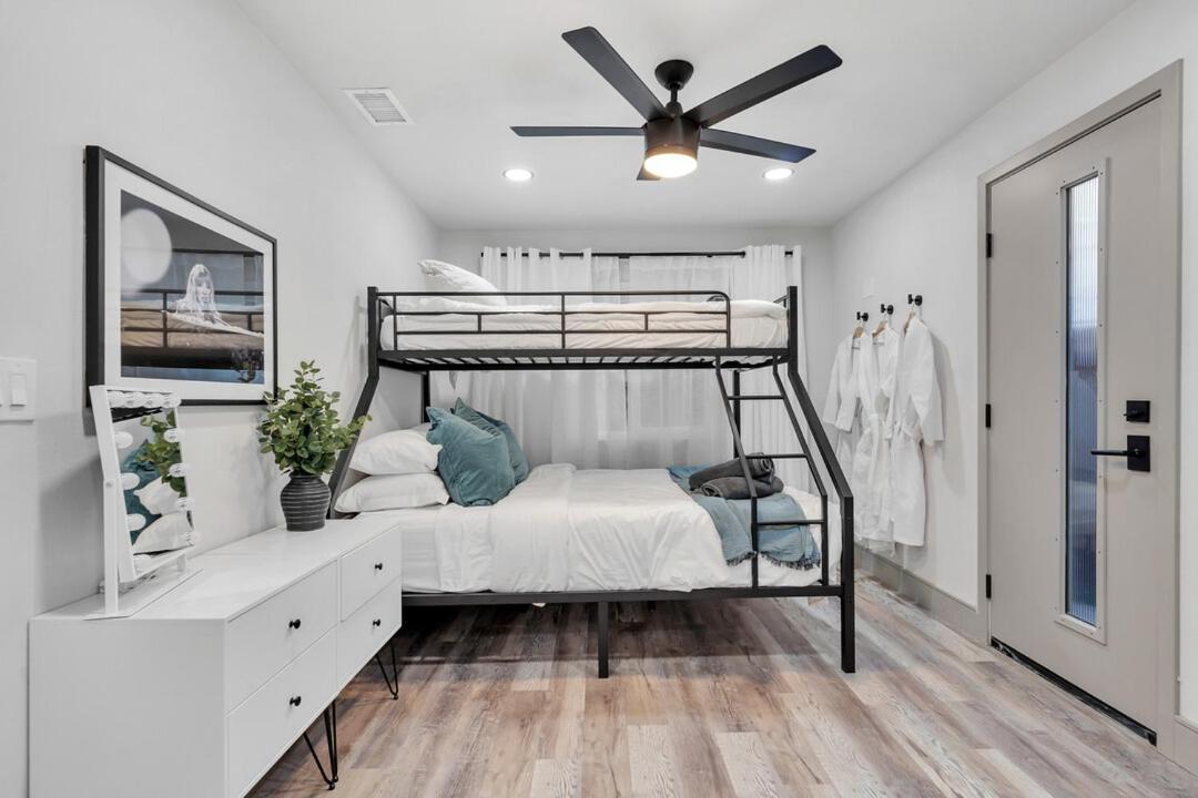 Luxe W Pool & Firepit, Bachelorette Friendly Holiday home San Diego